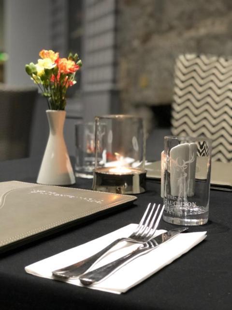 Haughton Arms Hotel Alford  Extérieur photo