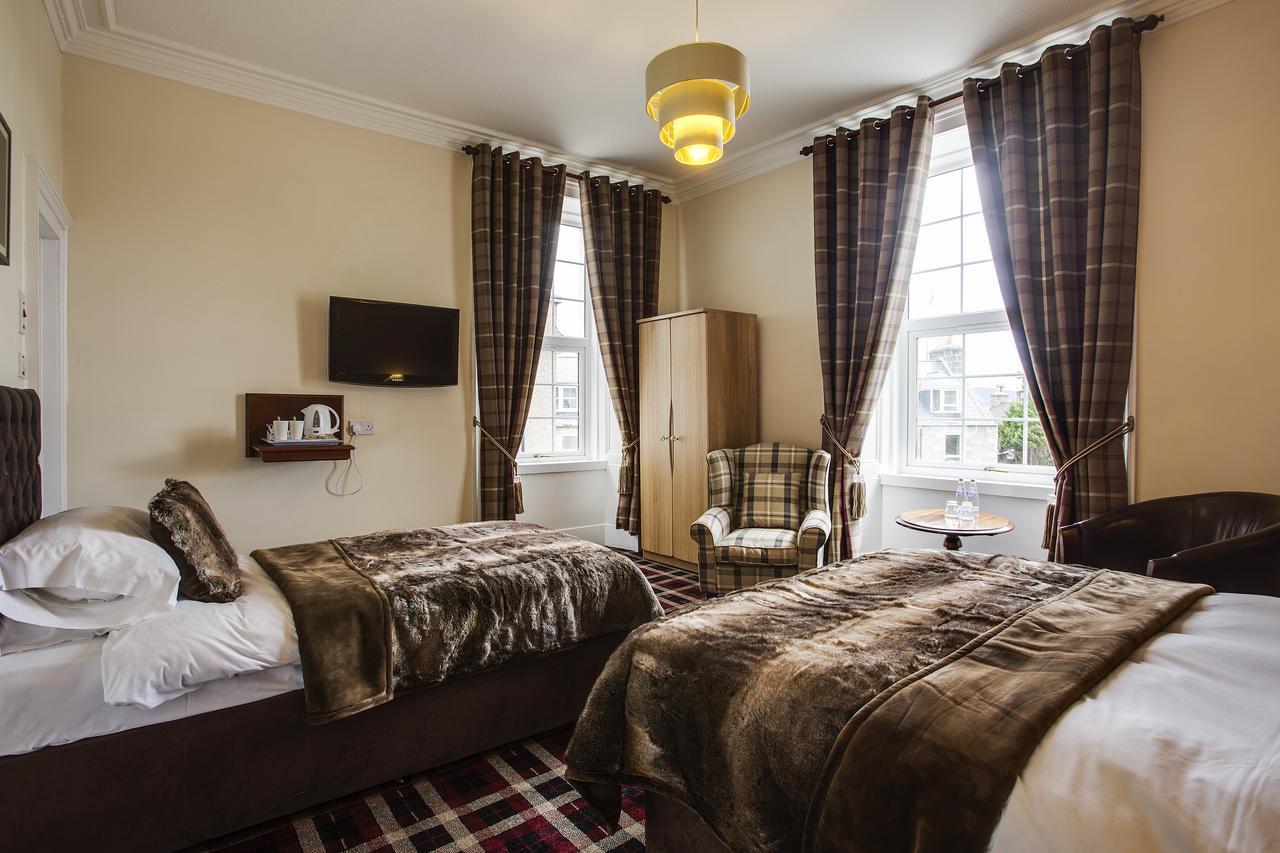 Haughton Arms Hotel Alford  Extérieur photo