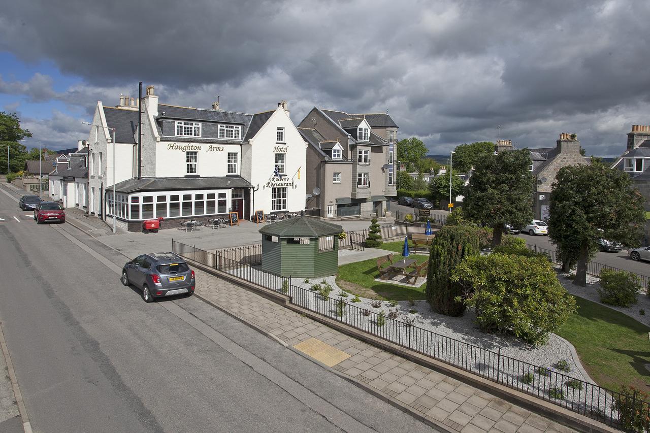 Haughton Arms Hotel Alford  Extérieur photo